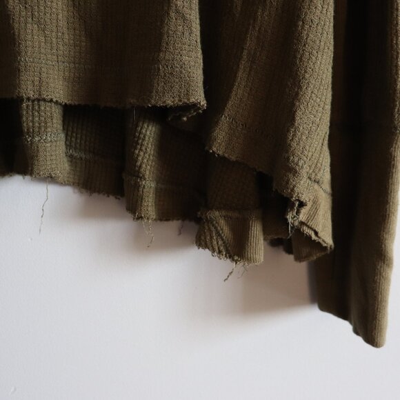 Free People Women's Sz Lrg Green Relaxed Fit Waffle Knit Thumb Holes Casual Top - Picture 11 of 13